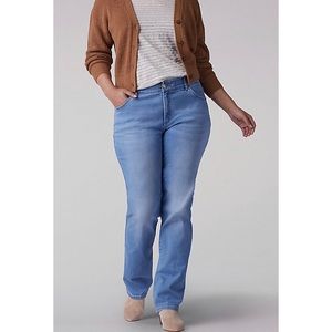 LEE FLEX MOTION REGULAR FIT STRAIGHT LEG JEAN